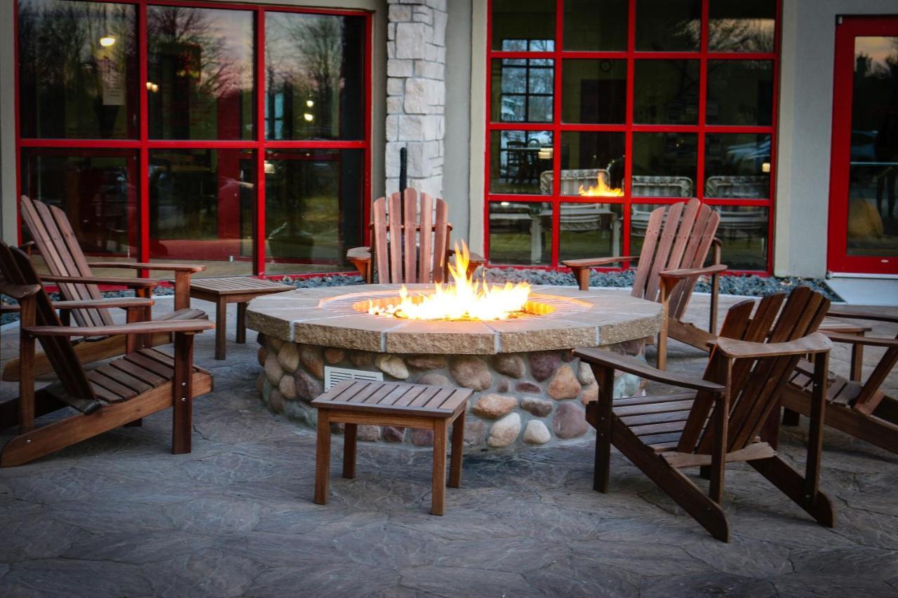 Wildwood Lodge & Suites Clive Exterior foto